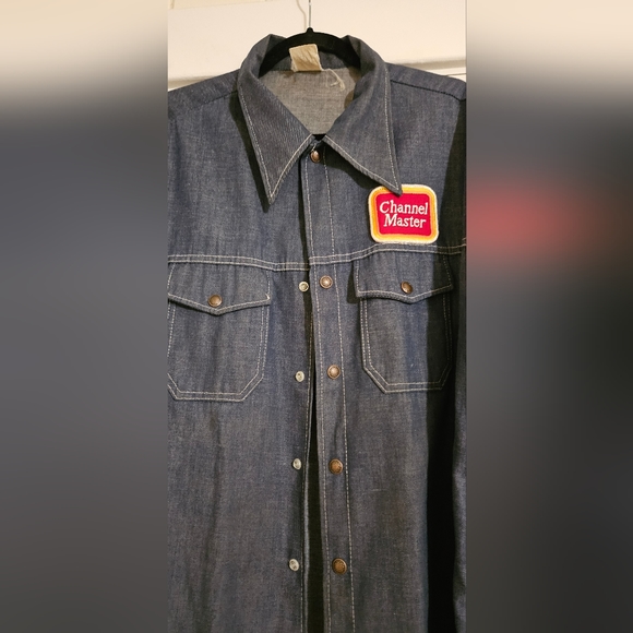 Vintage 80's Channel Master Jean Shirt. Size X-Large. Snap closure. - Picture 5 of 6